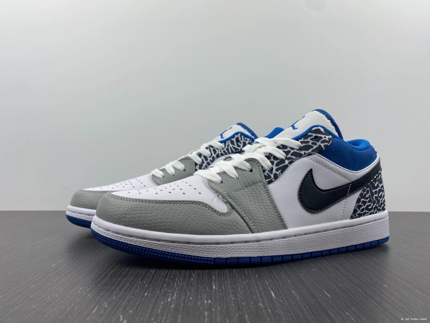 DM1199-140 True Jordan Low Blue 1 Air 0206